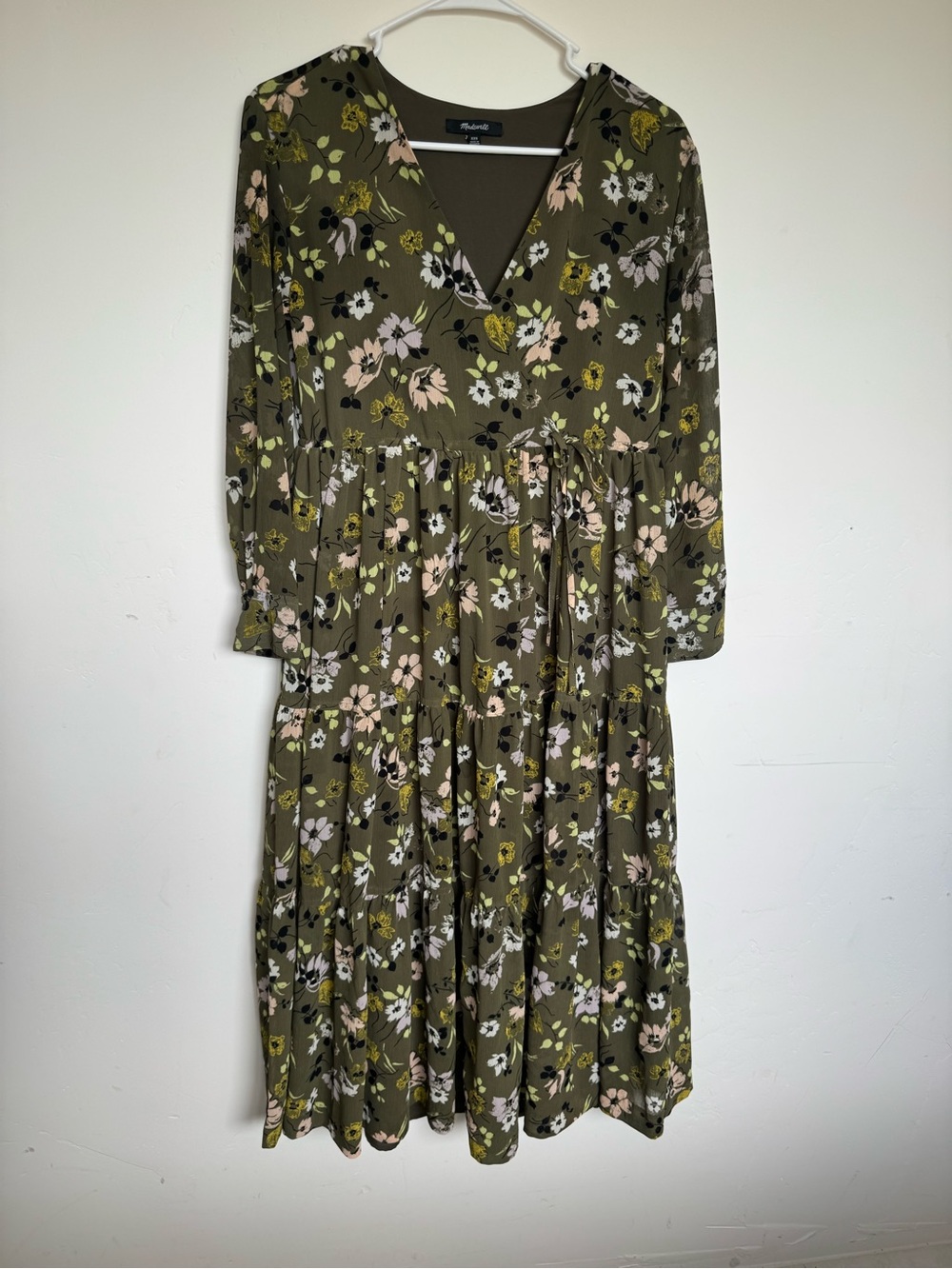 Cinch-Waist Tiered Midi Dress in Wildblooms
